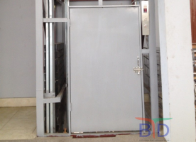 Thang Máy Tải Hàng 300 kg được dùng nhiều trong các phân xưởng nhỏ